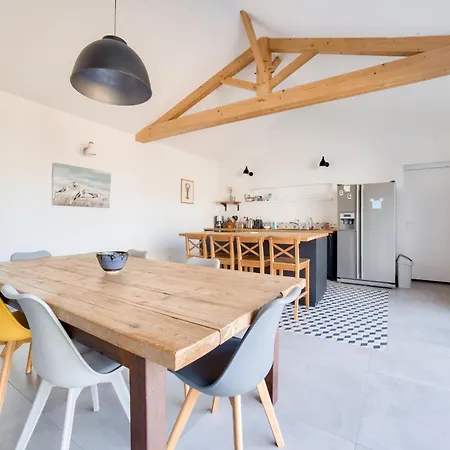 Les Conches, Maison Neuve Pour 8