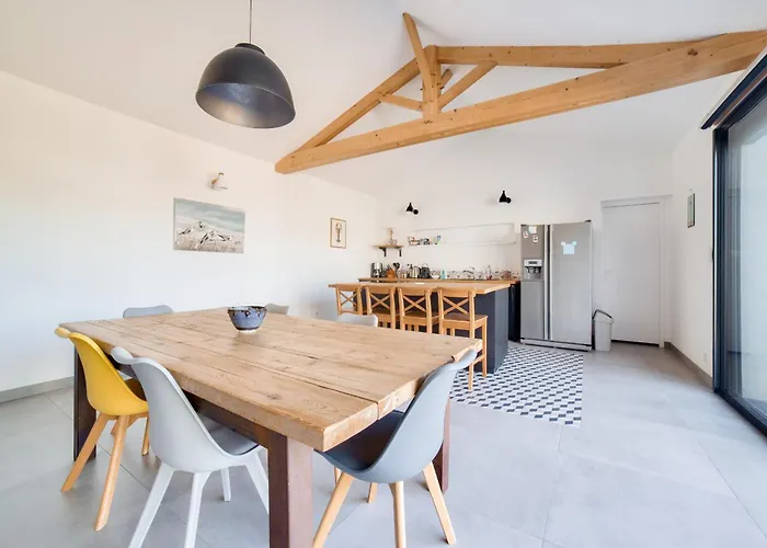 Les Conches, Maison neuve pour 8